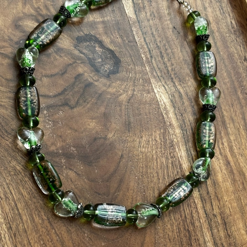 Vintage Green copper foil Glass Bead Necklace 💚💚spectacular in the light! HEARTS